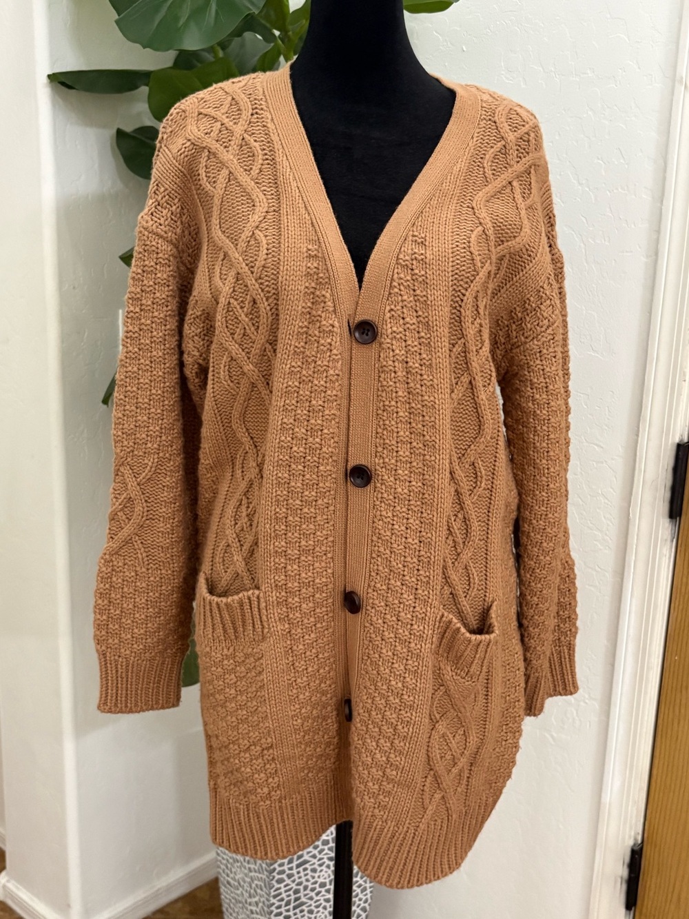 Women’s Cable Knit Cardigan Sweater - Camel